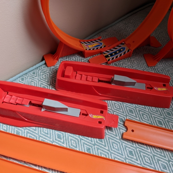 Hot Wheels Dash and Crash Speedway Set - Picture 6 of 12